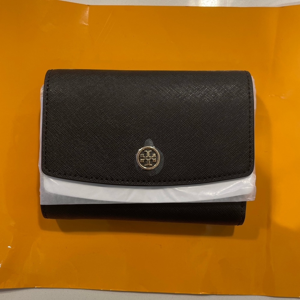 NWT Tory Burch saffiano leather wallet